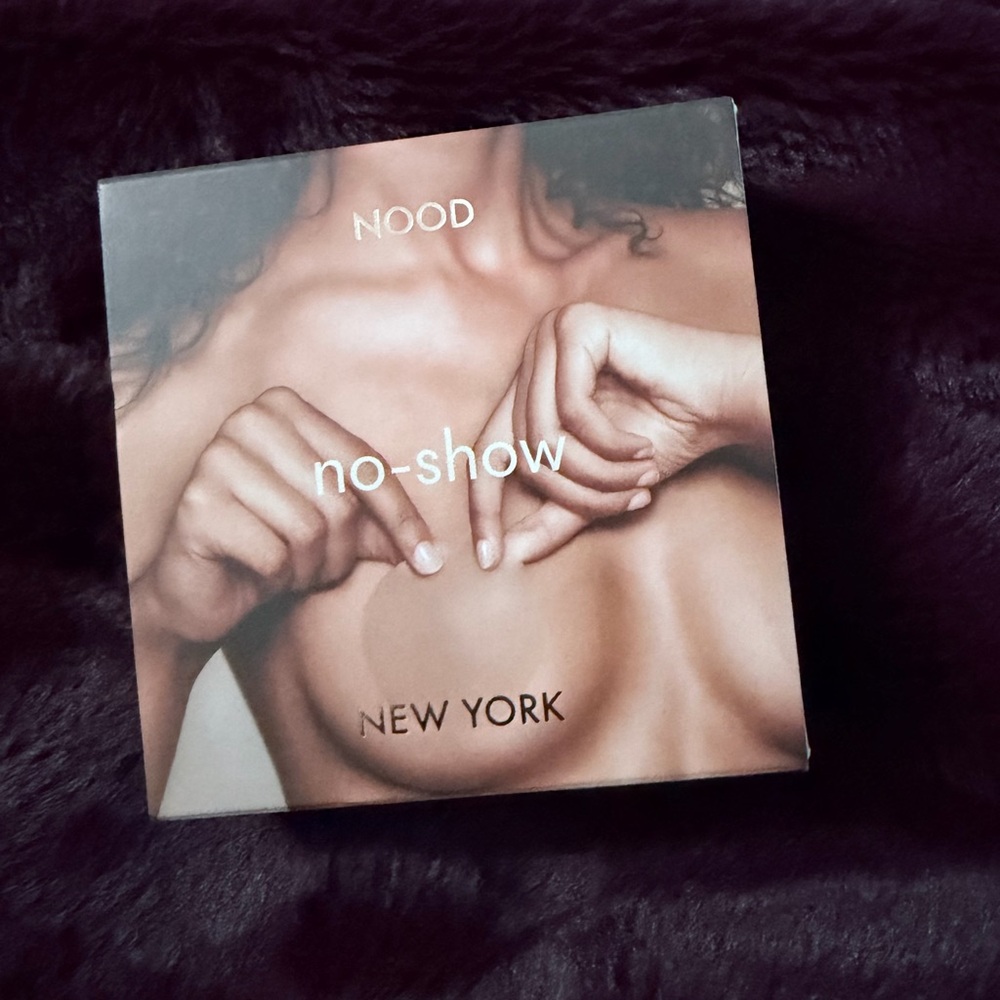 NWT NEW No-Show Nipple Covers Reusable Adhesive Neutral Invisible Wear